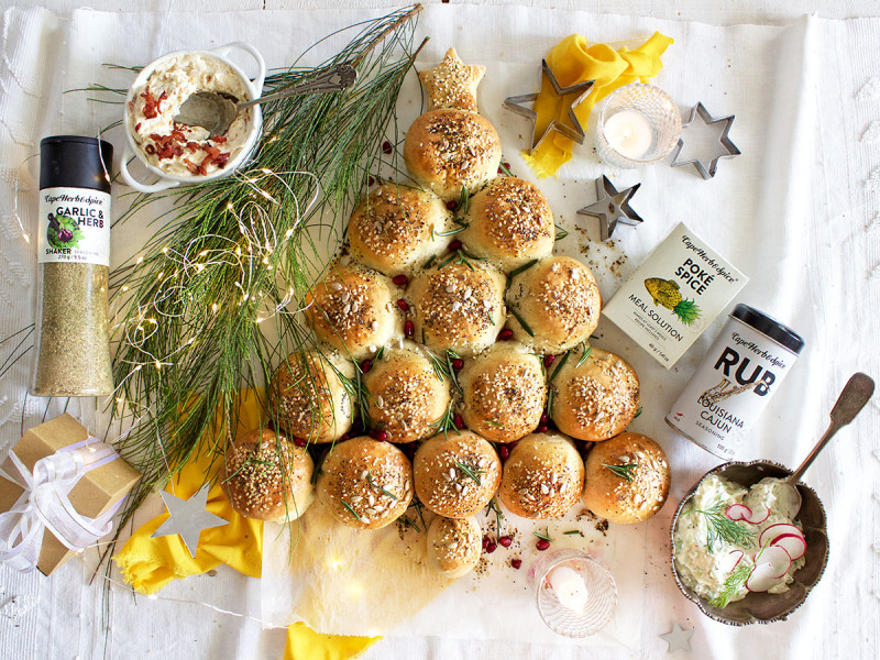CHRISTMAS TREE BREAD WITH BACON, ONION SPREAD, CUCUMBER AND CELERY SPREAD